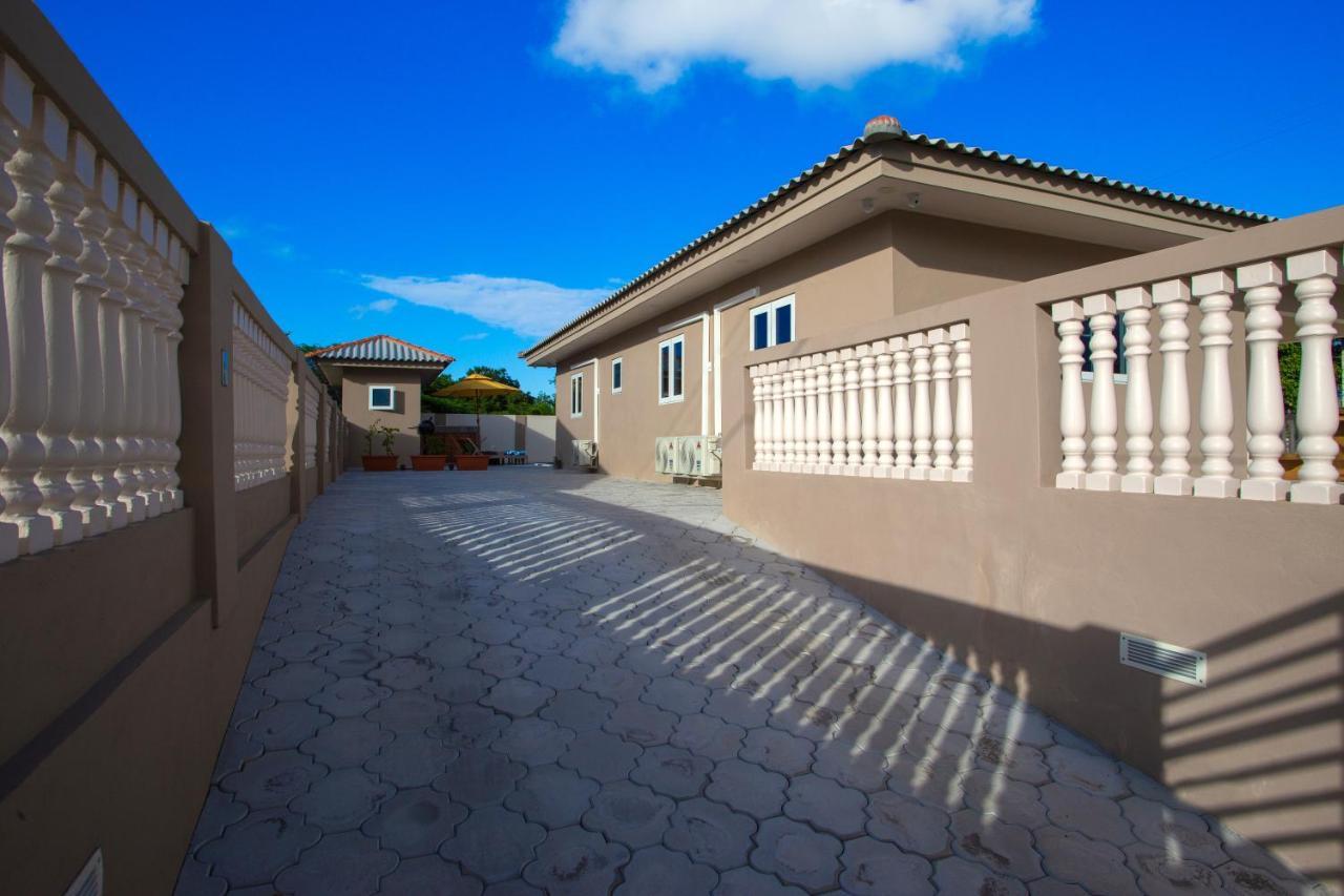 Lovely Caribbean Family Villa With Private Pool Виллемстад Экстерьер фото